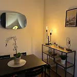 P&r 2, 2 Bedroom, Close To Center, Plainpalais Apartment